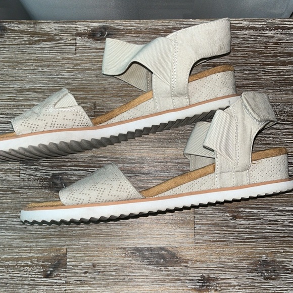 Bob’s From Sketchers Memory Foam Sandals Size 9 Wide - Picture 5 of 7